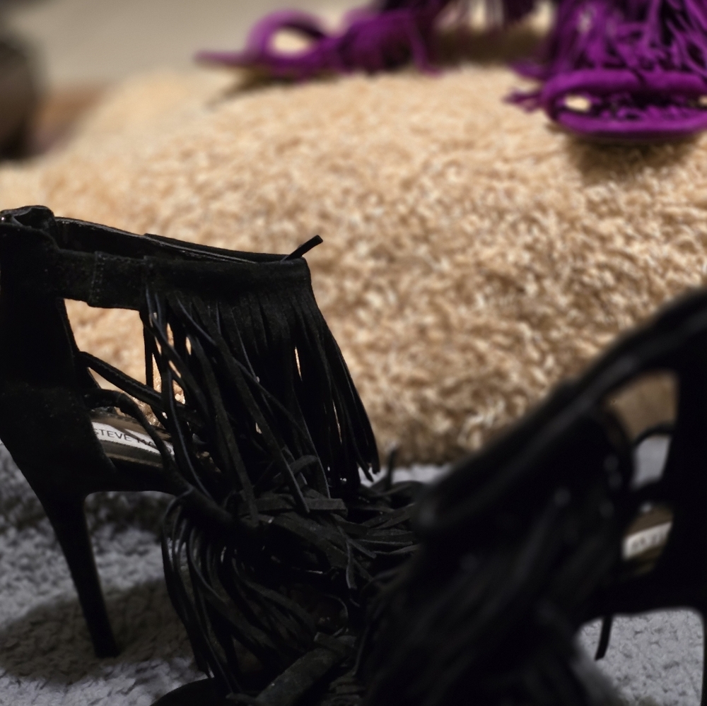 Black heels with fringes